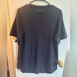 Lululemon - License to train short sleeve shirt